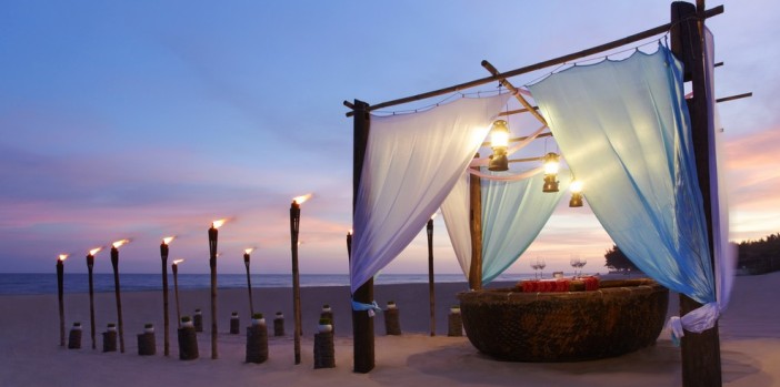 201862421756-dining-on-the-beach 201862421756-dining-on-the-beach